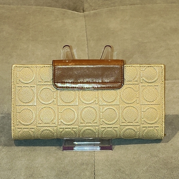SALVATORE FERRAGAMO BEIGE & BROWN LEATHER GANCINI EMBOSSED SATCHEL & WALLET SET - Picture 6 of 16